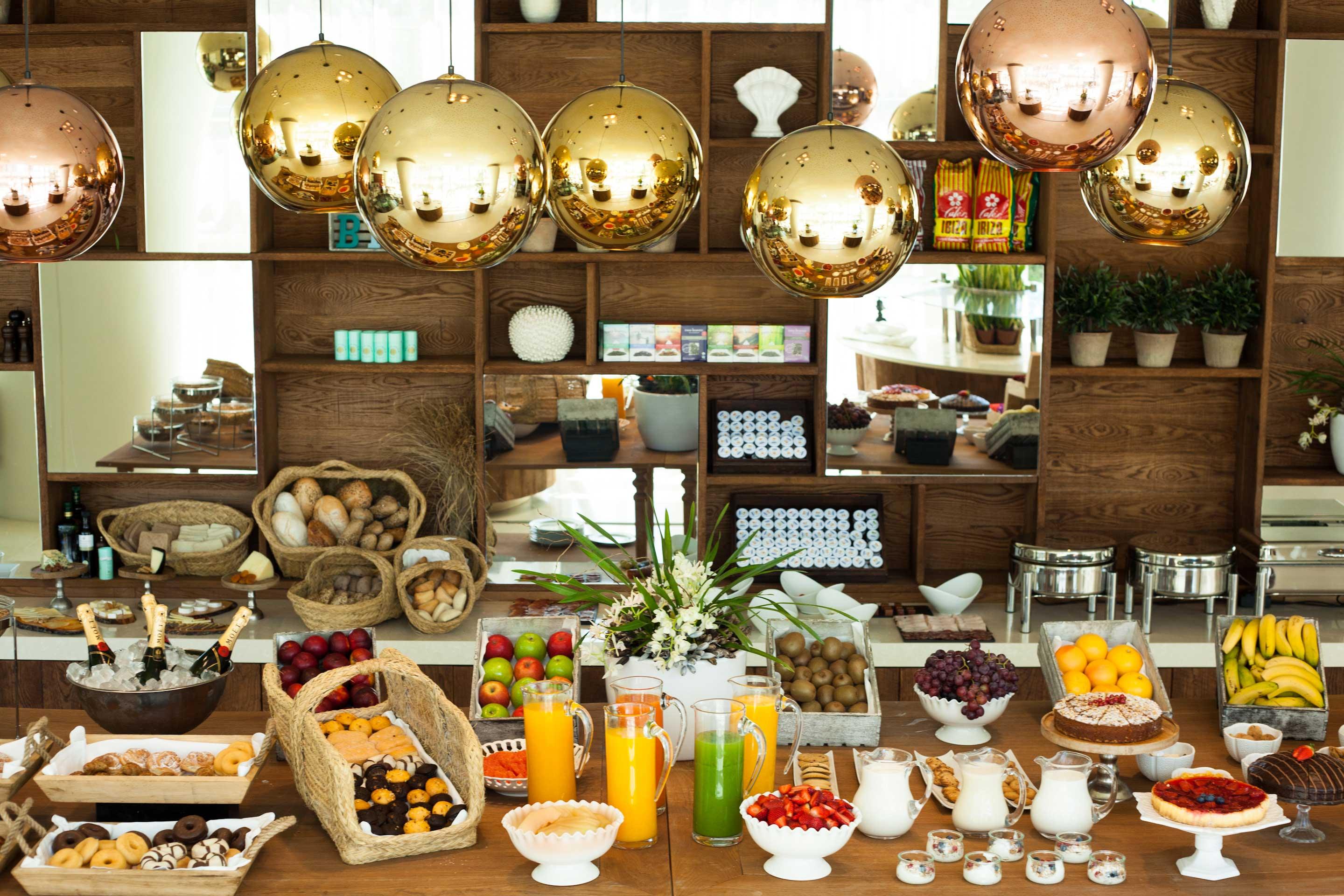 Aguas de Ibiza Grand Luxe Hotel Santa Eulalia del Río Exterior foto A breakfast buffet