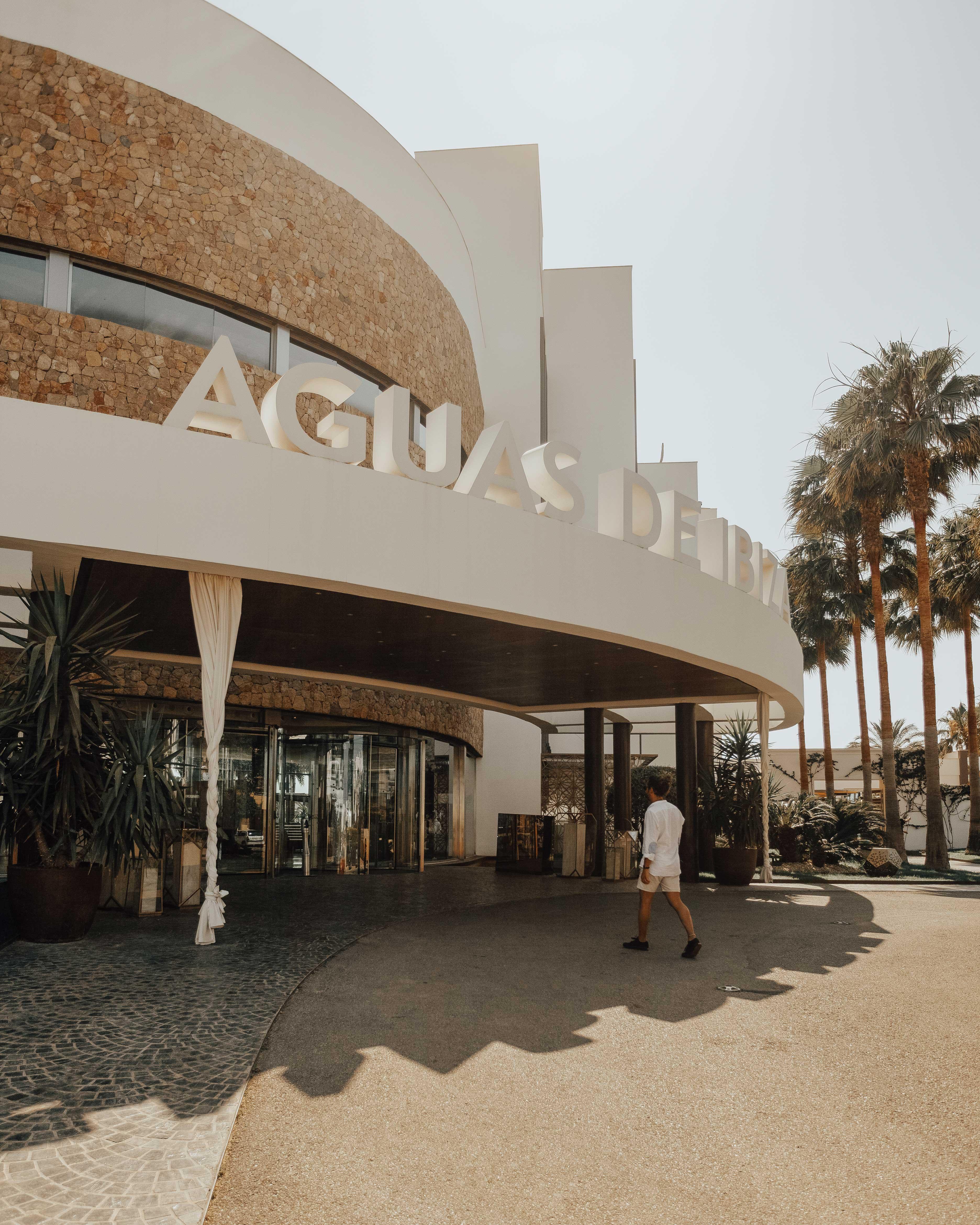 Aguas de Ibiza Grand Luxe Hotel Santa Eulalia del Río Exterior foto The entrance to the Agua Caliente Resort and Casino