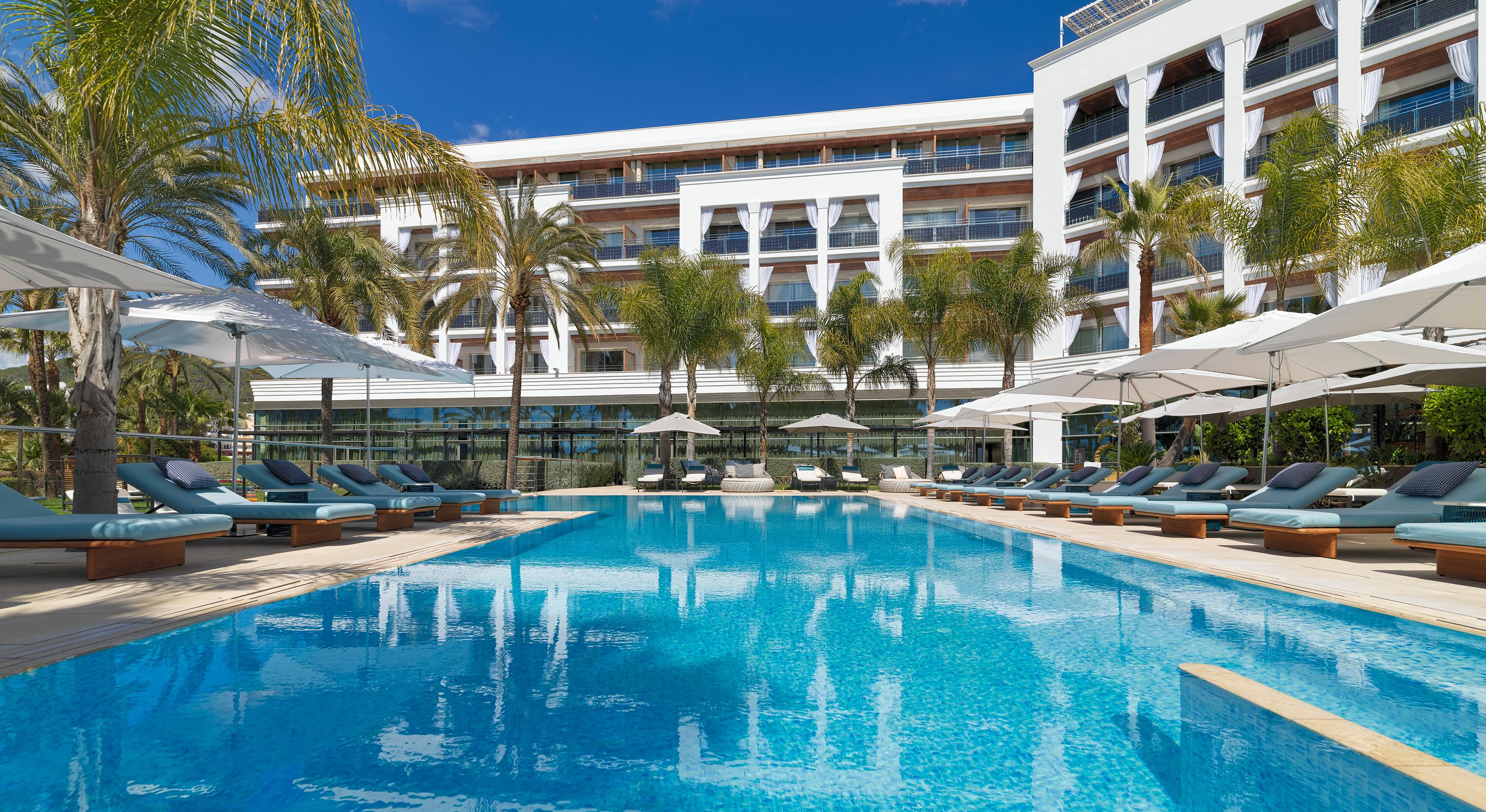 Aguas de Ibiza Grand Luxe Hotel Santa Eulalia del Río Exterior foto The Westin Resort and Spa, Playa Mujeres