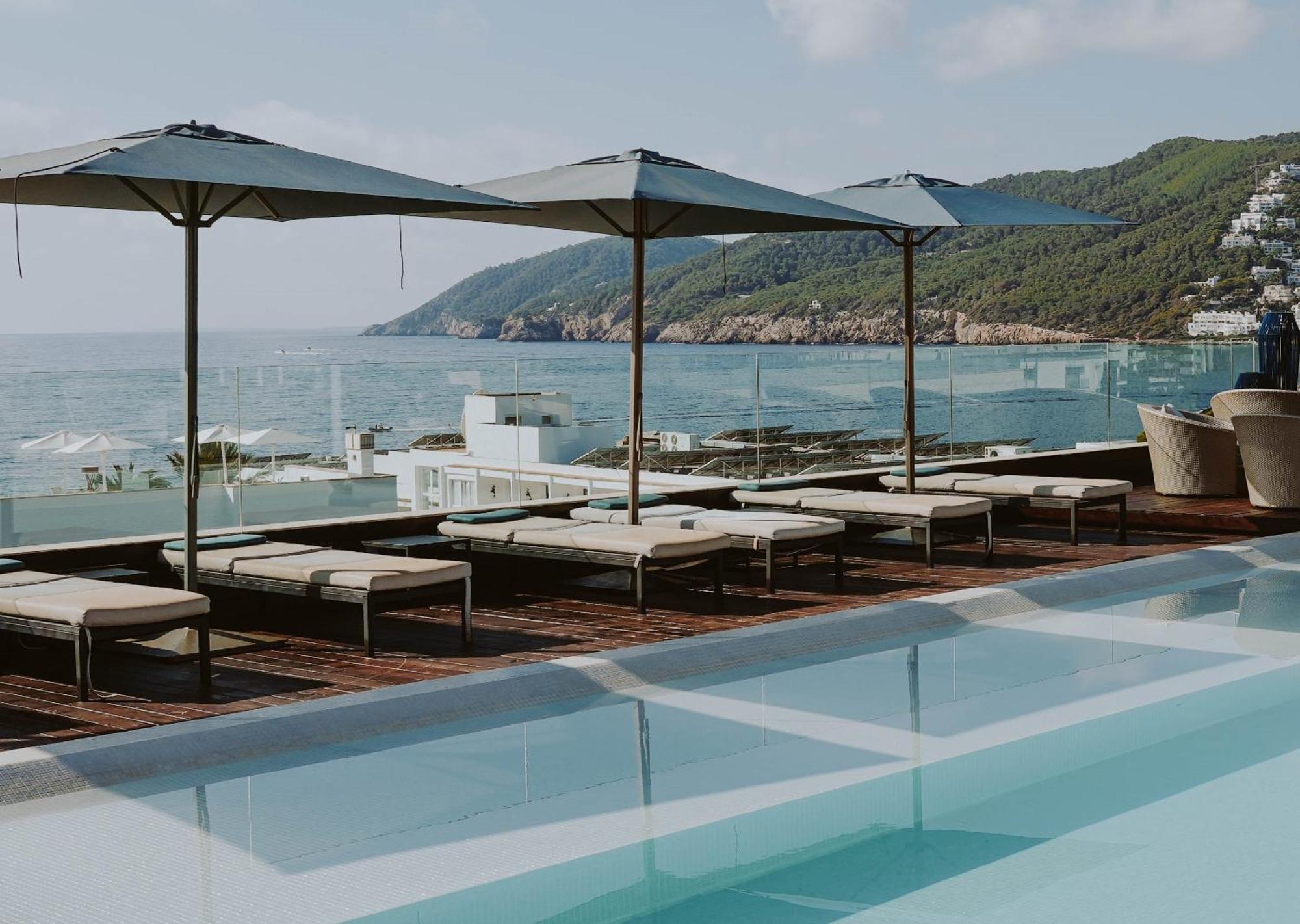Aguas de Ibiza Grand Luxe Hotel Santa Eulalia del Río Exterior foto The pool at the hotel