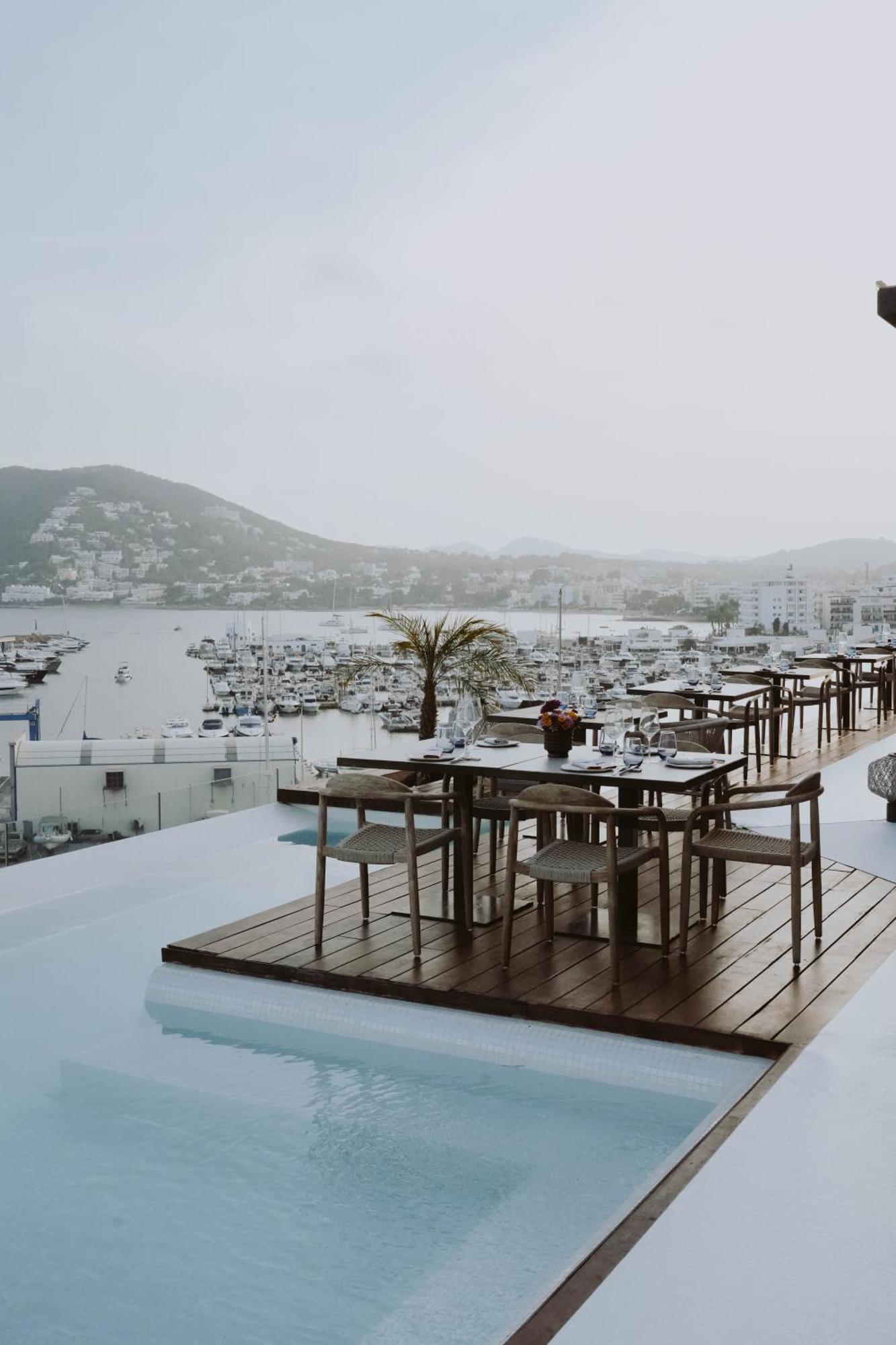 Aguas de Ibiza Grand Luxe Hotel Santa Eulalia del Río Exterior foto The Deck